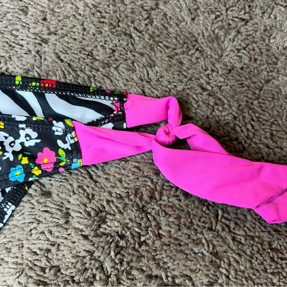 Guess floral print bikini style #20569 size large A80 - Picture 9 of 14